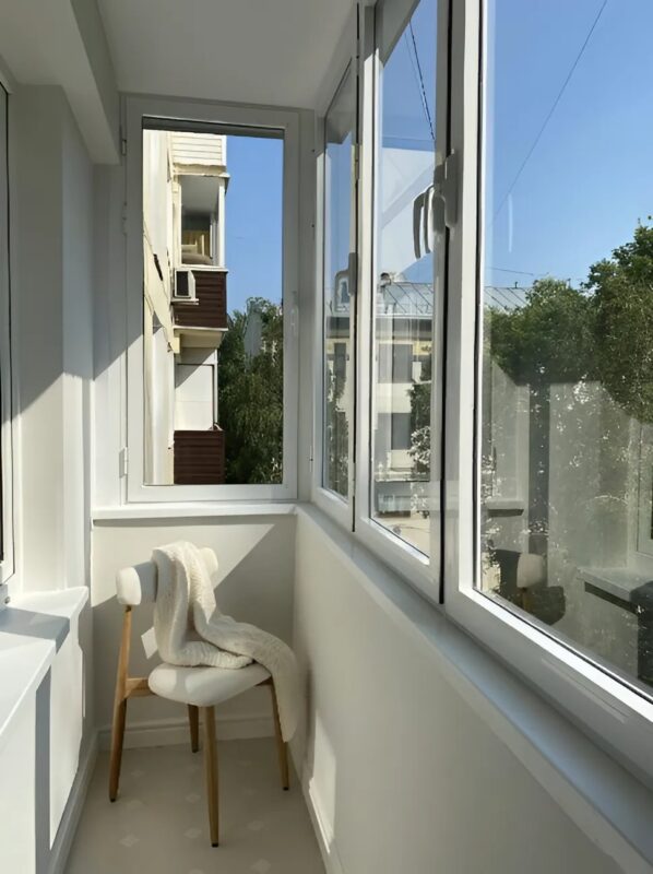 Przekształcone studio: elegancki i sprytny remont!