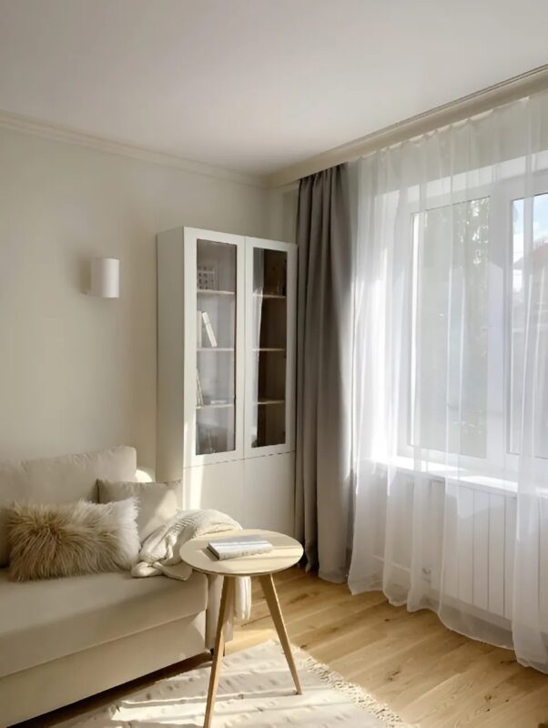Przekształcone studio: elegancki i sprytny remont!