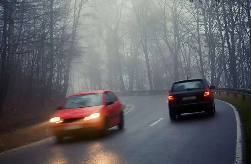 Samochód pędził prosto na mnie na autostradzie – to, co zrobiłem w ułamku sekundy, uratowało mi życie!