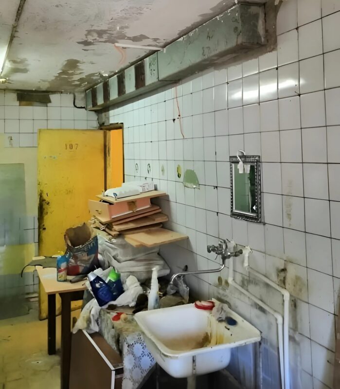 Aby zarobić, przyjaciele kupili pokój w piwnicy i całkowicie go przekształcili