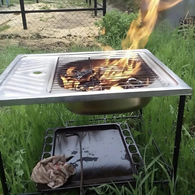Zamiast pozbywać się starej umywalki, mój sąsiad postanowił zamienić ją w coś pożytecznego. Jego pomysł jest po prostu genialny!