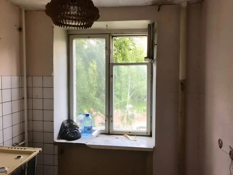 Od ruiny do arcydzieła: odkryj niezwykłą transformację opuszczonego mieszkania w nowoczesną i elegancką przestrzeń