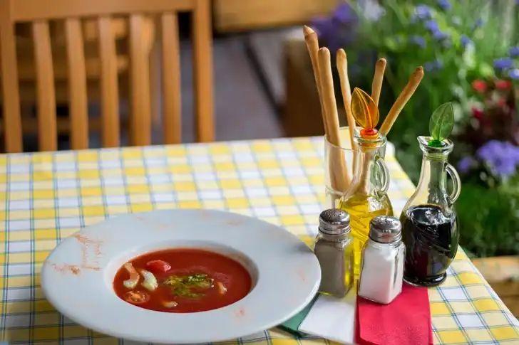 10 rzeczy, których dobrze wychowana osoba nigdy nie zrobi w restauracji