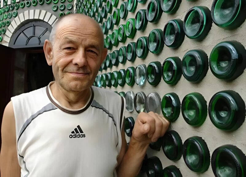 Przez 10 lat zbierał szklane butelki, aby zbudować dom swoich marzeń: oto efekt