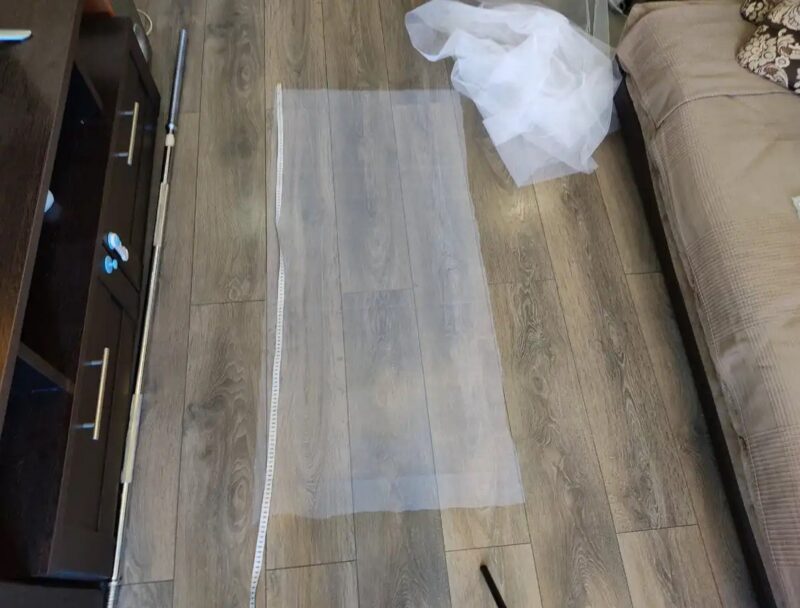 Nauczyłem się montować moskitierę (bez ramy) na dowolnym oknie z plastiku