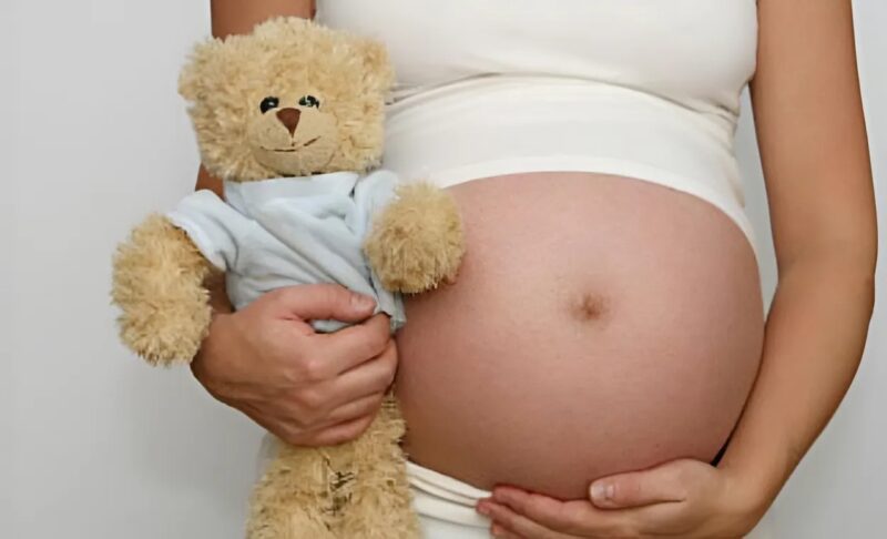Moja mama wyrzuciła mnie z domu, gdy byłam w ciąży 12 lat temu — wczoraj zapłakana stanęła na moim progu