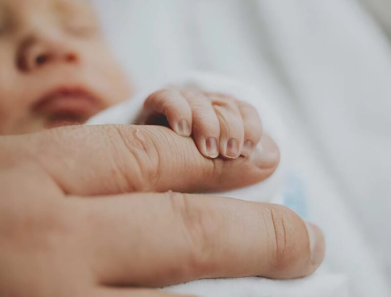 Znalazłam pieluchy w plecaku mojego 14-letniego syna i postanowiłam śledzić go po szkole