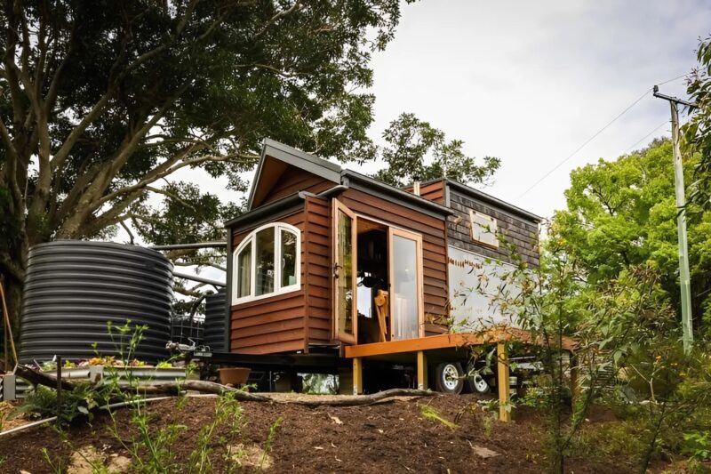 „Miała tylko trzy tysiące dolarów”: kobieta zbudowała niesamowicie piękny tiny house